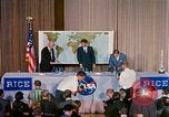 Standbild Quecksilber Raumfahrzeuge 16 MA-8 Pressekonferenz Houston Texas USA, 1962, aus Sekunde 35 historischem Filmmaterial Videoclip 65675025287