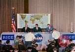Standbild Quecksilber Raumfahrzeuge 16 MA-8 Pressekonferenz Houston Texas USA, 1962, aus Sekunde 39 historischem Filmmaterial Videoclip 65675025287