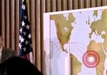 Standbild Quecksilber Raumfahrzeuge 16 MA-8 Pressekonferenz Houston Texas USA, 1962, aus Sekunde 59 historischem Filmmaterial Videoclip 65675025287