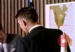 Standbild Quecksilber Raumfahrzeuge 16 MA-8 Pressekonferenz Houston Texas USA, 1962, aus Sekunde 62 historischem Filmmaterial Videoclip 65675025287