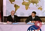 Standbild Walter Schirra NASA Pressekonferenz Houston Texas USA, 1962, aus Sekunde 3 historischem Filmmaterial Videoclip 65675025290