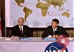 Standbild Walter Schirra NASA Pressekonferenz Houston Texas USA, 1962, aus Sekunde 6 historischem Filmmaterial Videoclip 65675025290