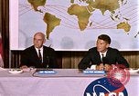 Standbild Walter Schirra NASA Pressekonferenz Houston Texas USA, 1962, aus Sekunde 7 historischem Filmmaterial Videoclip 65675025290