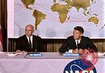 Standbild Walter Schirra NASA Pressekonferenz Houston Texas USA, 1962, aus Sekunde 10 historischem Filmmaterial Videoclip 65675025290
