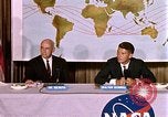 Standbild Walter Schirra NASA Pressekonferenz Houston Texas USA, 1962, aus Sekunde 13 historischem Filmmaterial Videoclip 65675025290