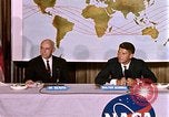 Standbild Walter Schirra NASA Pressekonferenz Houston Texas USA, 1962, aus Sekunde 15 historischem Filmmaterial Videoclip 65675025290