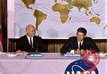 Standbild Walter Schirra NASA Pressekonferenz Houston Texas USA, 1962, aus Sekunde 27 historischem Filmmaterial Videoclip 65675025290