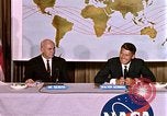 Standbild Walter Schirra NASA Pressekonferenz Houston Texas USA, 1962, aus Sekunde 30 historischem Filmmaterial Videoclip 65675025290