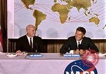 Standbild Walter Schirra NASA Pressekonferenz Houston Texas USA, 1962, aus Sekunde 31 historischem Filmmaterial Videoclip 65675025290