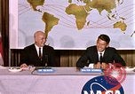 Standbild Walter Schirra NASA Pressekonferenz Houston Texas USA, 1962, aus Sekunde 32 historischem Filmmaterial Videoclip 65675025290