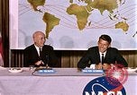 Standbild Walter Schirra NASA Pressekonferenz Houston Texas USA, 1962, aus Sekunde 33 historischem Filmmaterial Videoclip 65675025290