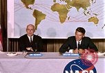 Standbild Walter Schirra NASA Pressekonferenz Houston Texas USA, 1962, aus Sekunde 34 historischem Filmmaterial Videoclip 65675025290