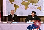 Standbild Walter Schirra NASA Pressekonferenz Houston Texas USA, 1962, aus Sekunde 36 historischem Filmmaterial Videoclip 65675025290