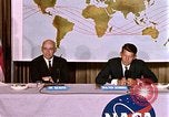 Standbild Walter Schirra NASA Pressekonferenz Houston Texas USA, 1962, aus Sekunde 37 historischem Filmmaterial Videoclip 65675025290