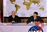 Standbild Walter Schirra NASA Pressekonferenz Houston Texas USA, 1962, aus Sekunde 40 historischem Filmmaterial Videoclip 65675025290