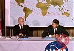 Standbild Walter Schirra NASA Pressekonferenz Houston Texas USA, 1962, aus Sekunde 50 historischem Filmmaterial Videoclip 65675025290