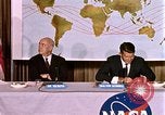 Standbild Walter Schirra NASA Pressekonferenz Houston Texas USA, 1962, aus Sekunde 60 historischem Filmmaterial Videoclip 65675025290
