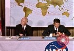 Standbild Walter Schirra NASA Pressekonferenz Houston Texas USA, 1962, aus Sekunde 61 historischem Filmmaterial Videoclip 65675025290
