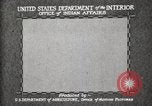 Standbild Native American Indian Council Meeting mit Zeichensprache Fort Browning Montana USA, 1930, aus Sekunde 3 historischem Filmmaterial Videoclip 65675025291