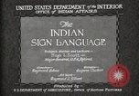 Standbild Native American Indian Council Meeting mit Zeichensprache Fort Browning Montana USA, 1930, aus Sekunde 11 historischem Filmmaterial Videoclip 65675025291