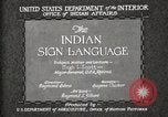 Standbild Native American Indian Council Meeting mit Zeichensprache Fort Browning Montana USA, 1930, aus Sekunde 19 historischem Filmmaterial Videoclip 65675025291