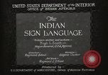 Standbild Native American Indian Council Meeting mit Zeichensprache Fort Browning Montana USA, 1930, aus Sekunde 23 historischem Filmmaterial Videoclip 65675025291
