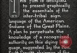 Standbild Native American Indian Council Meeting mit Zeichensprache Fort Browning Montana USA, 1930, aus Sekunde 44 historischem Filmmaterial Videoclip 65675025291