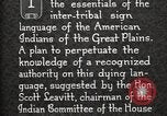 Standbild Native American Indian Council Meeting mit Zeichensprache Fort Browning Montana USA, 1930, aus Sekunde 48 historischem Filmmaterial Videoclip 65675025291