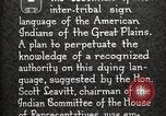 Standbild Native American Indian Council Meeting mit Zeichensprache Fort Browning Montana USA, 1930, aus Sekunde 49 historischem Filmmaterial Videoclip 65675025291