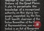 Standbild Native American Indian Council Meeting mit Zeichensprache Fort Browning Montana USA, 1930, aus Sekunde 52 historischem Filmmaterial Videoclip 65675025291
