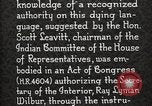 Standbild Native American Indian Council Meeting mit Zeichensprache Fort Browning Montana USA, 1930, aus Sekunde 57 historischem Filmmaterial Videoclip 65675025291