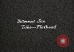 Immagine di Native American Indian Chief Bitterroot JIm introduce se stesso Fort Browning Montana USA, 1930, secondo 4 filmato di repertorio 65675025294