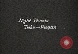 Immagine di Native American Indian Chief germogli di notte si presenta Fort Browning Montana USA, 1930, secondo 3 filmato di repertorio 65675025295