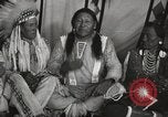Standbild seltsame Eule Cheyenne Native American Indian Fort Browning Montana USA, 1930, aus Sekunde 10 historischem Filmmaterial Videoclip 65675025315