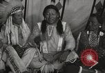 Standbild seltsame Eule Cheyenne Native American Indian Fort Browning Montana USA, 1930, aus Sekunde 11 historischem Filmmaterial Videoclip 65675025315