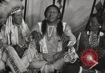 Standbild seltsame Eule Cheyenne Native American Indian Fort Browning Montana USA, 1930, aus Sekunde 12 historischem Filmmaterial Videoclip 65675025315