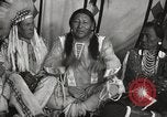 Standbild seltsame Eule Cheyenne Native American Indian Fort Browning Montana USA, 1930, aus Sekunde 18 historischem Filmmaterial Videoclip 65675025315