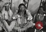 Standbild seltsame Eule Cheyenne Native American Indian Fort Browning Montana USA, 1930, aus Sekunde 20 historischem Filmmaterial Videoclip 65675025315
