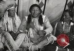 Standbild seltsame Eule Cheyenne Native American Indian Fort Browning Montana USA, 1930, aus Sekunde 22 historischem Filmmaterial Videoclip 65675025315