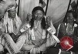 Standbild seltsame Eule Cheyenne Native American Indian Fort Browning Montana USA, 1930, aus Sekunde 25 historischem Filmmaterial Videoclip 65675025315