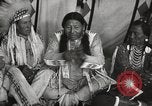 Standbild seltsame Eule Cheyenne Native American Indian Fort Browning Montana USA, 1930, aus Sekunde 26 historischem Filmmaterial Videoclip 65675025315