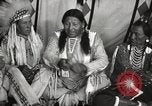 Standbild seltsame Eule Cheyenne Native American Indian Fort Browning Montana USA, 1930, aus Sekunde 34 historischem Filmmaterial Videoclip 65675025315
