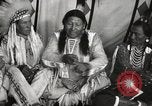 Standbild seltsame Eule Cheyenne Native American Indian Fort Browning Montana USA, 1930, aus Sekunde 35 historischem Filmmaterial Videoclip 65675025315