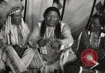 Standbild seltsame Eule Cheyenne Native American Indian Fort Browning Montana USA, 1930, aus Sekunde 37 historischem Filmmaterial Videoclip 65675025315