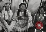 Standbild seltsame Eule Cheyenne Native American Indian Fort Browning Montana USA, 1930, aus Sekunde 38 historischem Filmmaterial Videoclip 65675025315