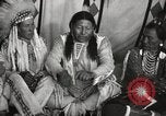 Standbild seltsame Eule Cheyenne Native American Indian Fort Browning Montana USA, 1930, aus Sekunde 39 historischem Filmmaterial Videoclip 65675025315