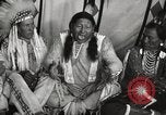 Standbild seltsame Eule Cheyenne Native American Indian Fort Browning Montana USA, 1930, aus Sekunde 42 historischem Filmmaterial Videoclip 65675025315