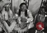 Standbild seltsame Eule Cheyenne Native American Indian Fort Browning Montana USA, 1930, aus Sekunde 43 historischem Filmmaterial Videoclip 65675025315