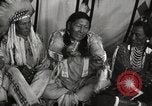 Standbild seltsame Eule Cheyenne Native American Indian Fort Browning Montana USA, 1930, aus Sekunde 44 historischem Filmmaterial Videoclip 65675025315