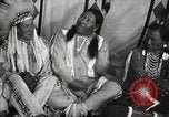 Standbild seltsame Eule Cheyenne Native American Indian Fort Browning Montana USA, 1930, aus Sekunde 47 historischem Filmmaterial Videoclip 65675025315